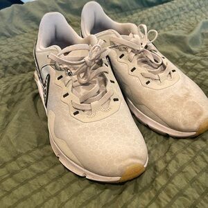 Women’s Nike shoes size 9